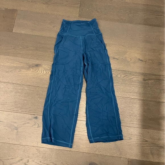 Lululemon Align Super High Rise Wide Leg Crop 23 inch - Picture 2 of 3